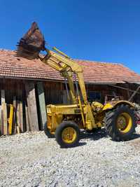 Massey Ferguson tractor cu incarcator frontal