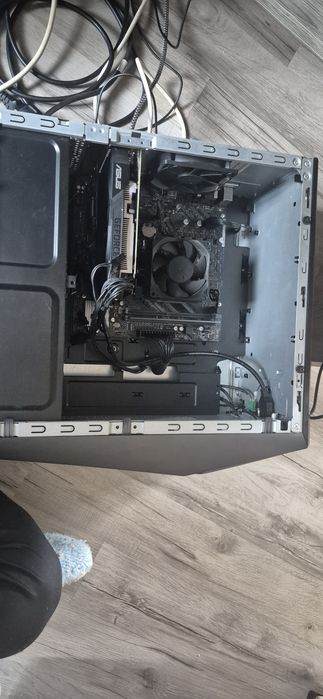 Vând calculator de gaming