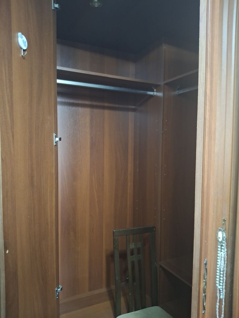 Продам шкаф угловой