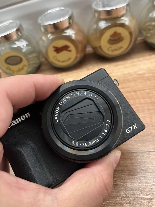 Продавам Canon g7x mark III
