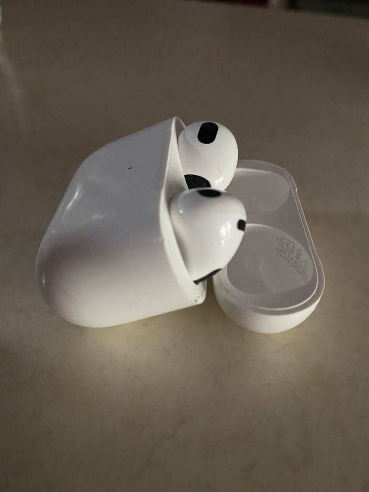Airpods 3 в много добро състояние