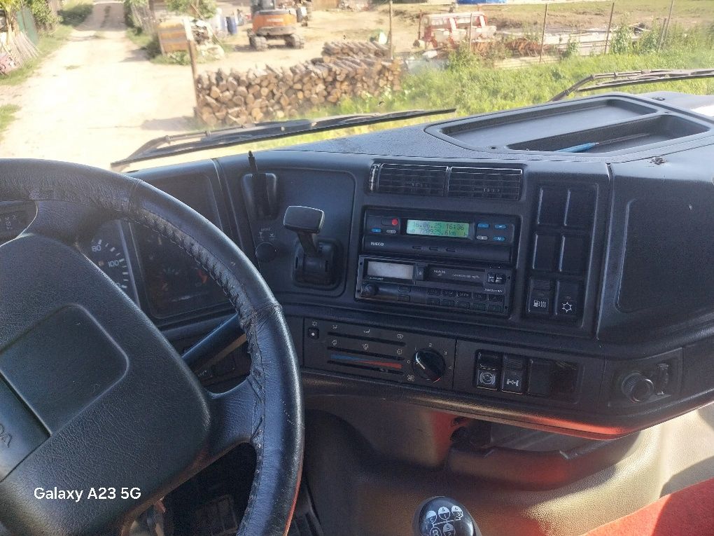 De vanzare ansamblu basculabil volvo fh 12 380 și semiremorca Minerva