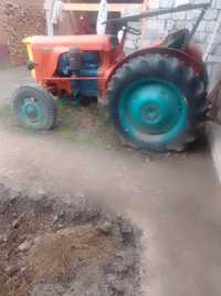 Vându tractor foarte bun!