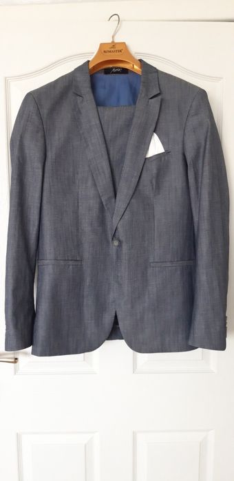 Мъжки костюм .  .