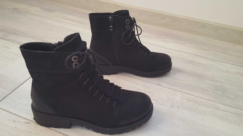 Черни дамски кожени боти Lasocki размер 38 от набук