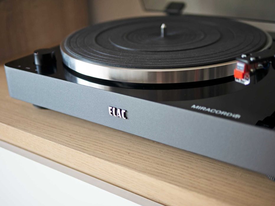 Продавам грамофон Elac Miracord 50