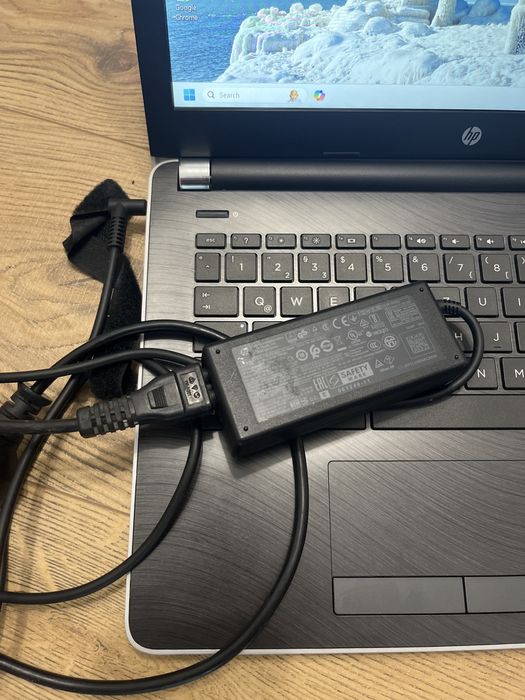 Laptop HP i5-7200U ; 8GB RAM ; SSD m2 256
