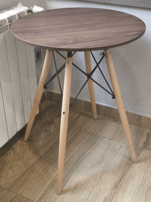 Кръгла маса скандинавски стил