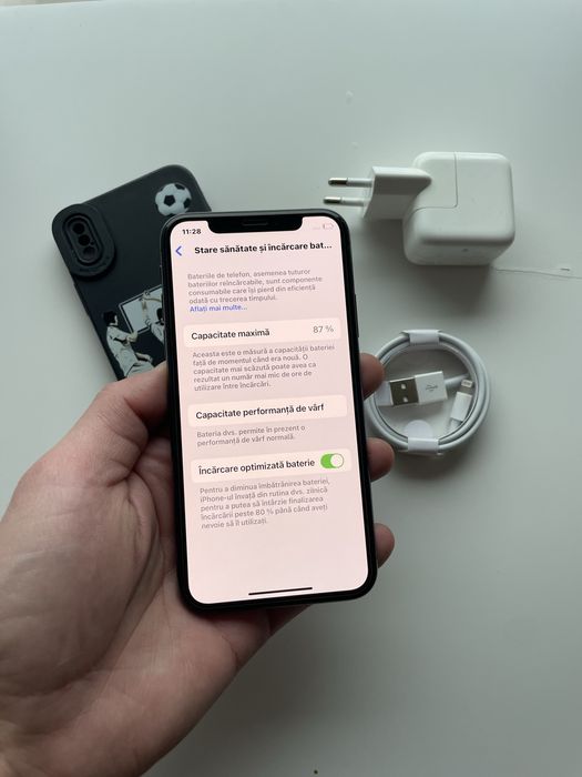 • Iphone XS  •  BATERIE 88% •