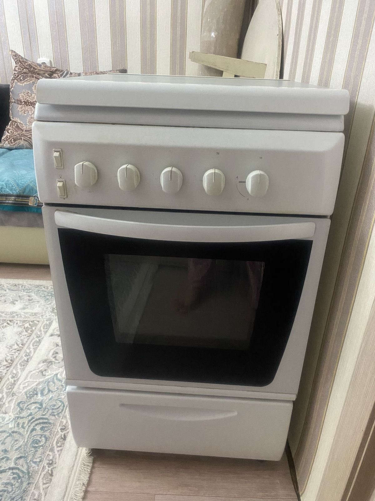 ПРОДАМ газовую плиту Б/У