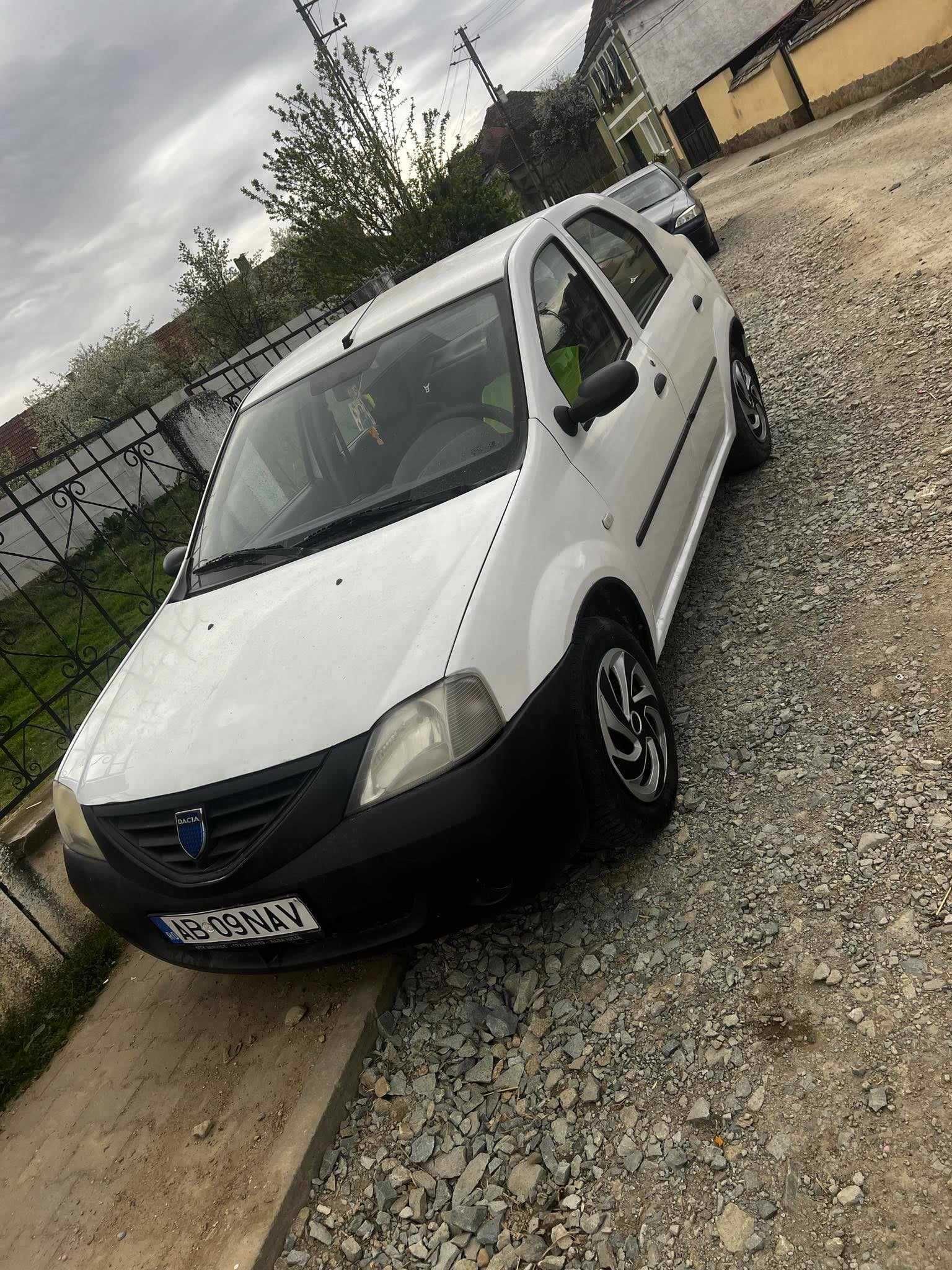 Vând Dacia Logan