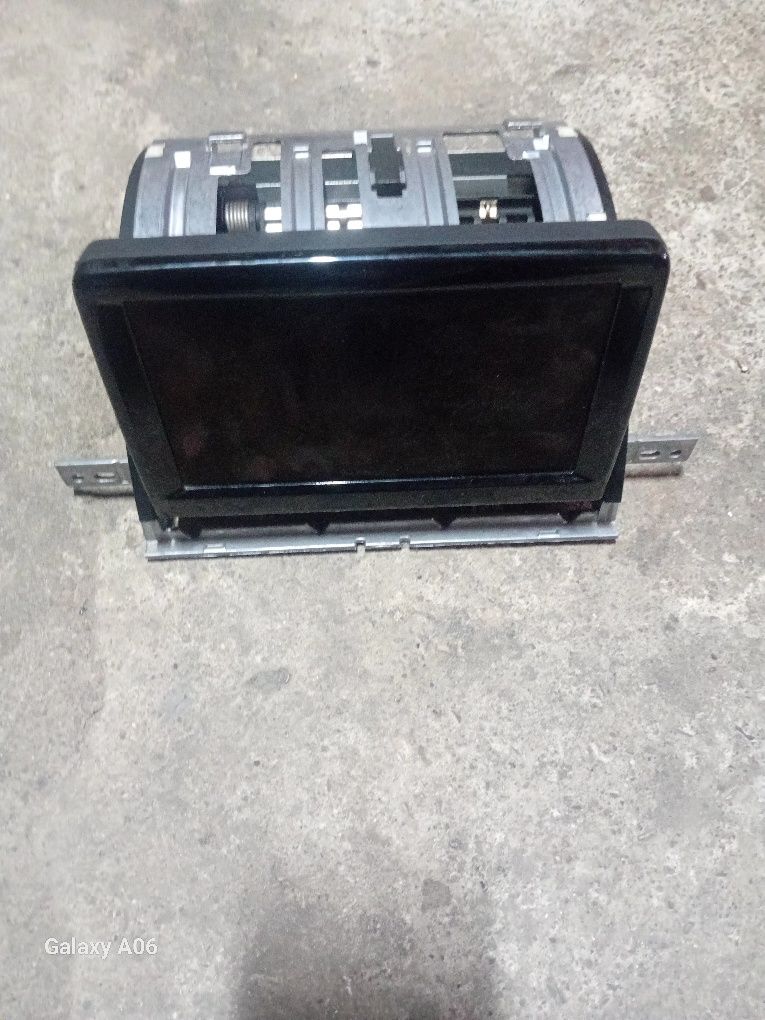 Vând display navigatie mmi a8 d3