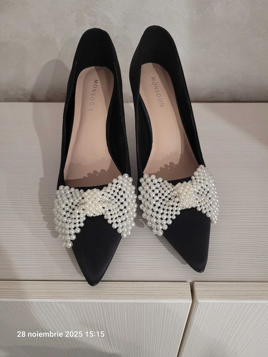 Pantofi noi Monsoon