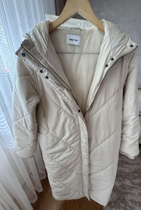 Дамско дълго бежаво яке