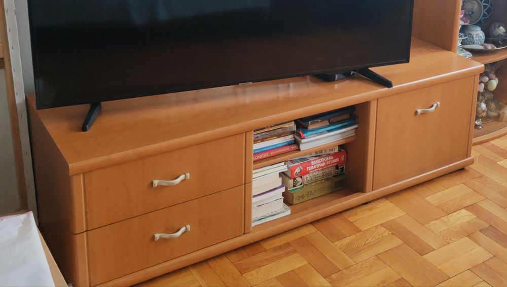 Тв шкаф и Маса трапезна разтегателна маса