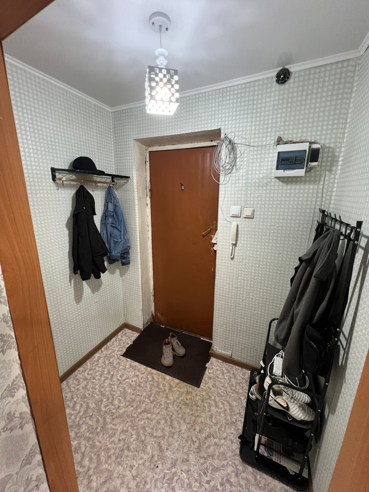 Продам 2 комнатную квартиру в кирпичном доме Мастер 12400