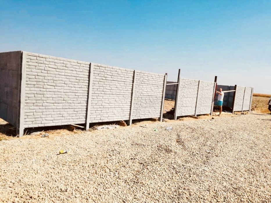 Garduri de vanzare  din placi si stalpi beton