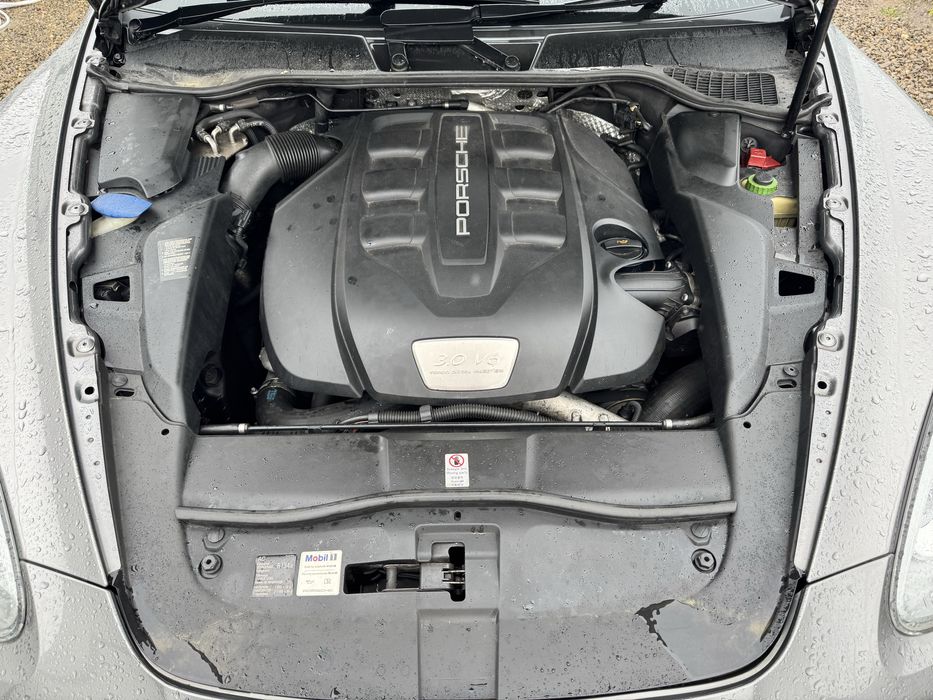 Dezmembrez Porsche cayenne 3.0tdi crca 2011-2017