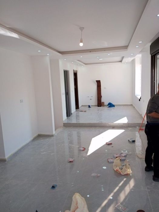 Case pe structură metalică cu panouri sandwich