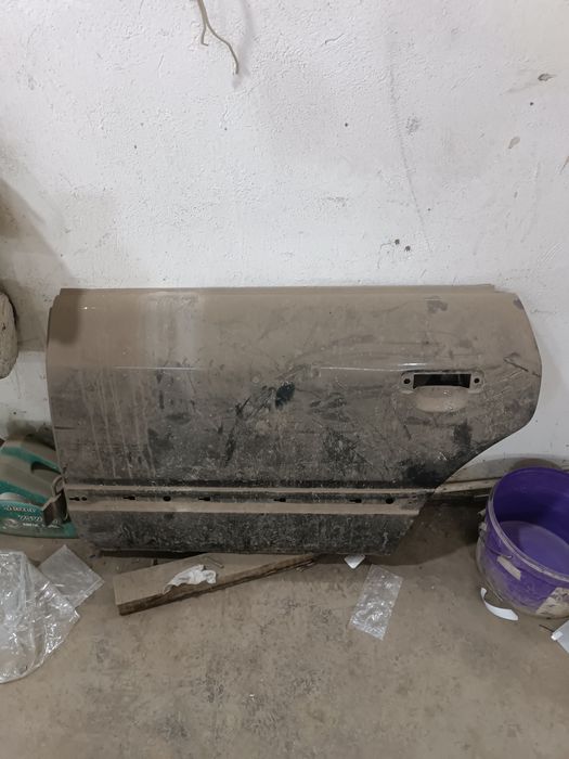 Дверь Ауди 100 c4 левая задняя