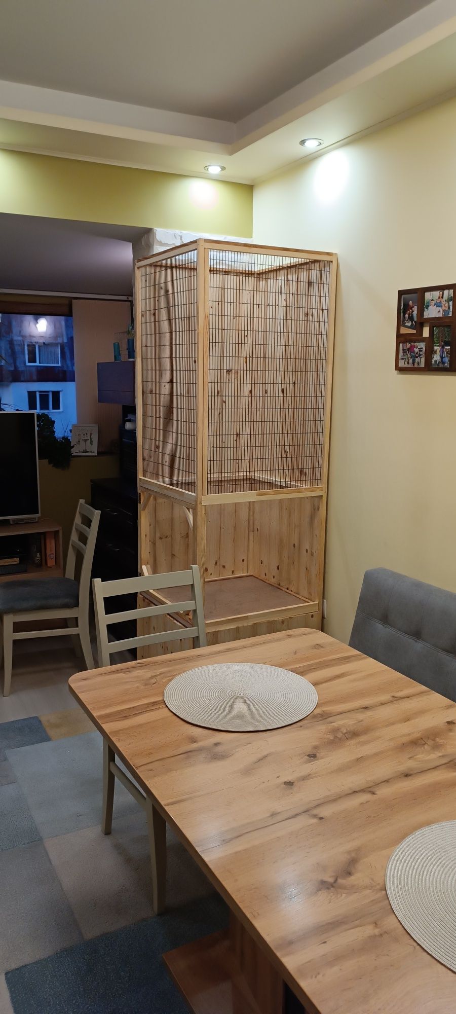 Дървена волиера + 5 гулдови амадини