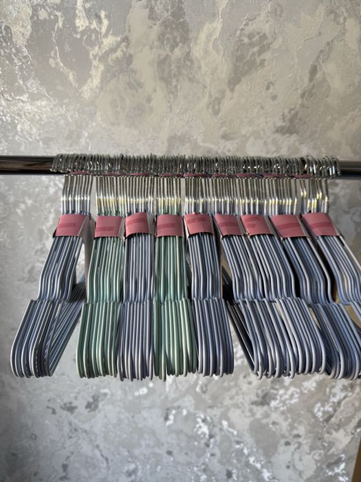 Geliviy qoplamali metall veshilka - mustahkam va qulay ilgich vishilka