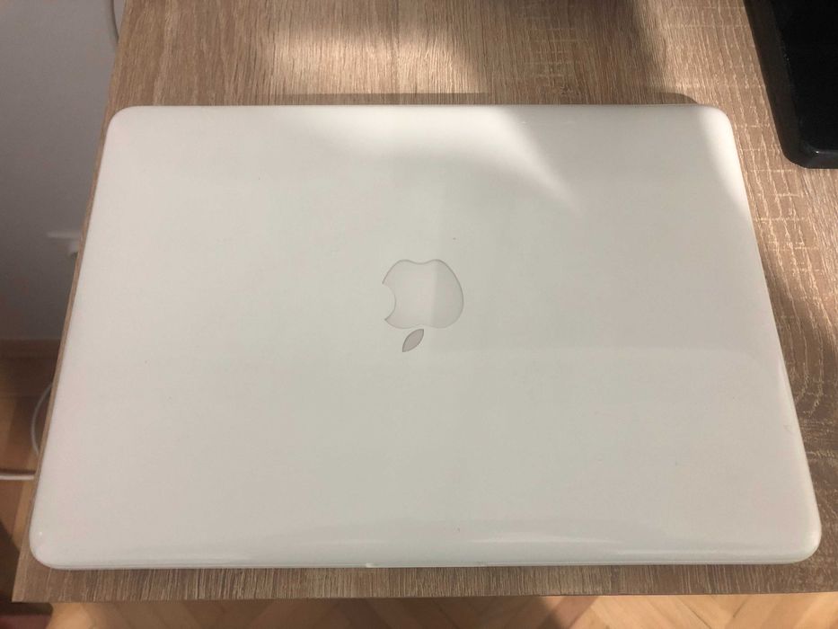 MacBook 13,3-inch 2009,  2,26 GHz, 4 GB, SSD 128 GB NOU. IMPECABIL