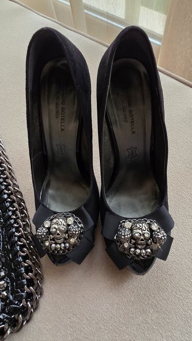 Кожени официални обувки на ток с ефектен детайл 38 италиански