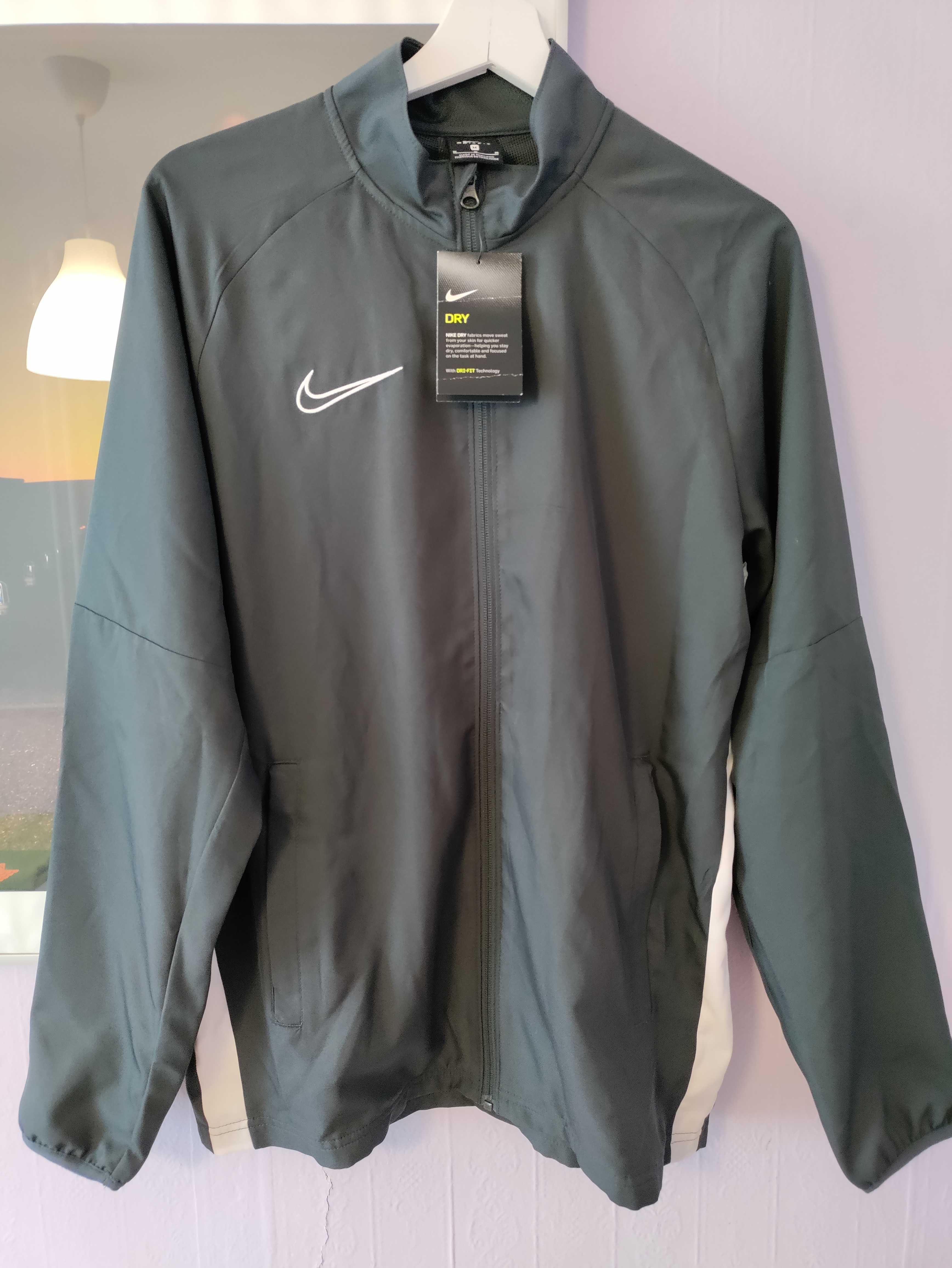 Nike DRI fit Stretch M