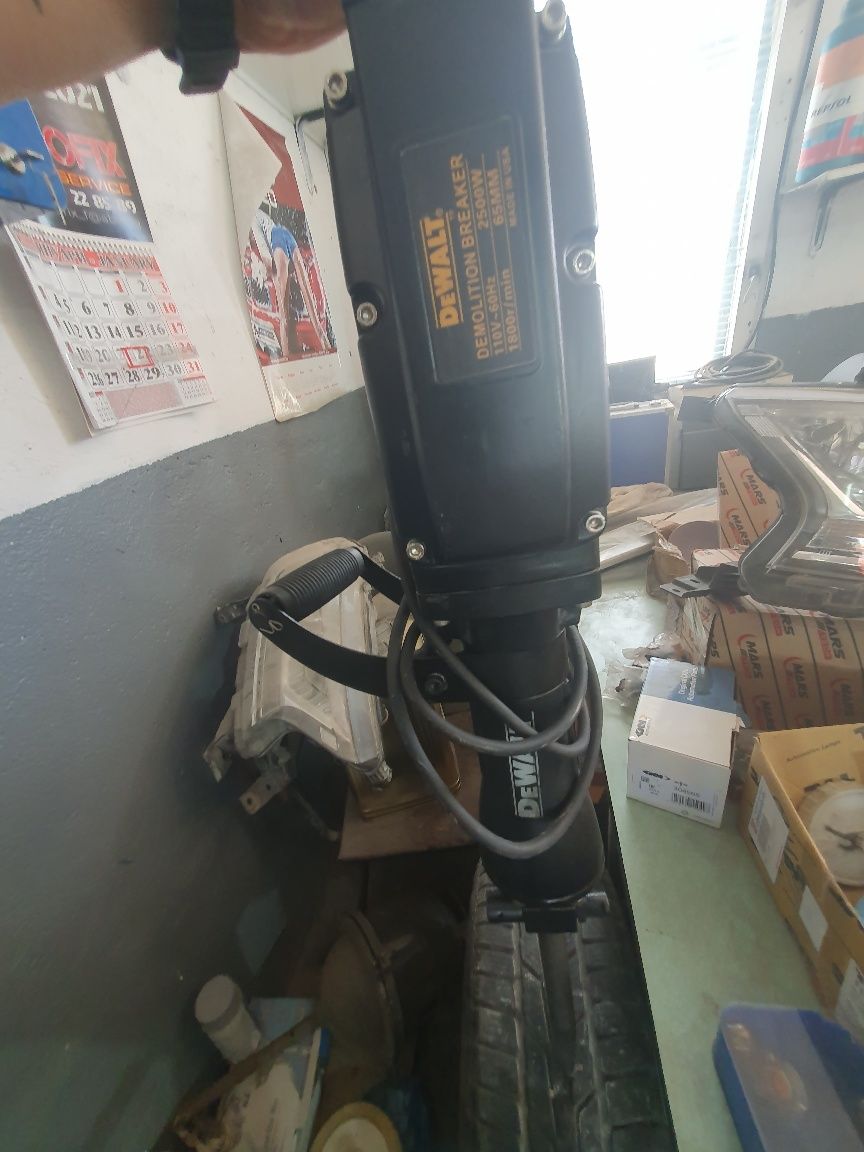 Къртач Dewalt  2500W
