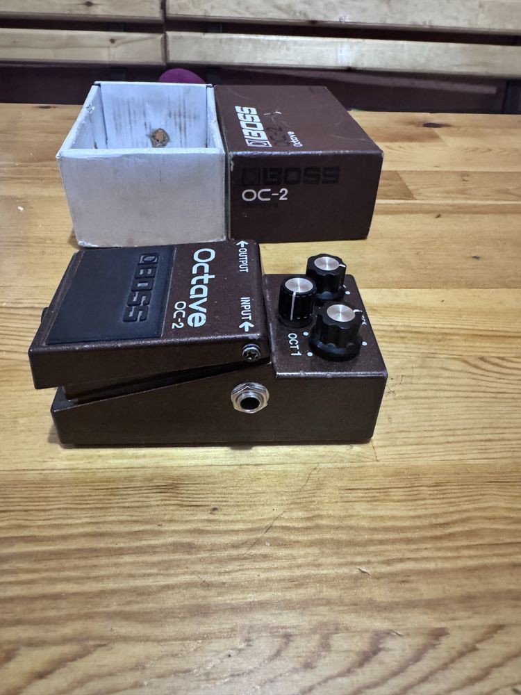 Продам гитарную примочку BOSS OCTAVER OC-2. В идеальном состоянии
