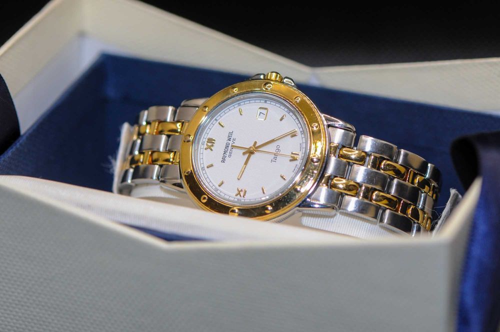 Мъжки швейцарски часовник - Raymond Weil Tango 5560