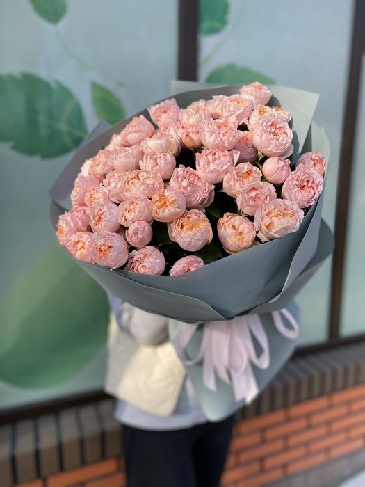 Розы, пионы, кустовые розы, гортензии