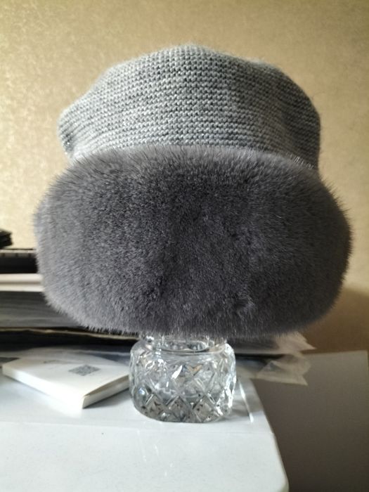 Продам шапку зимнюю ,с натуральной норкой серого цвета бу