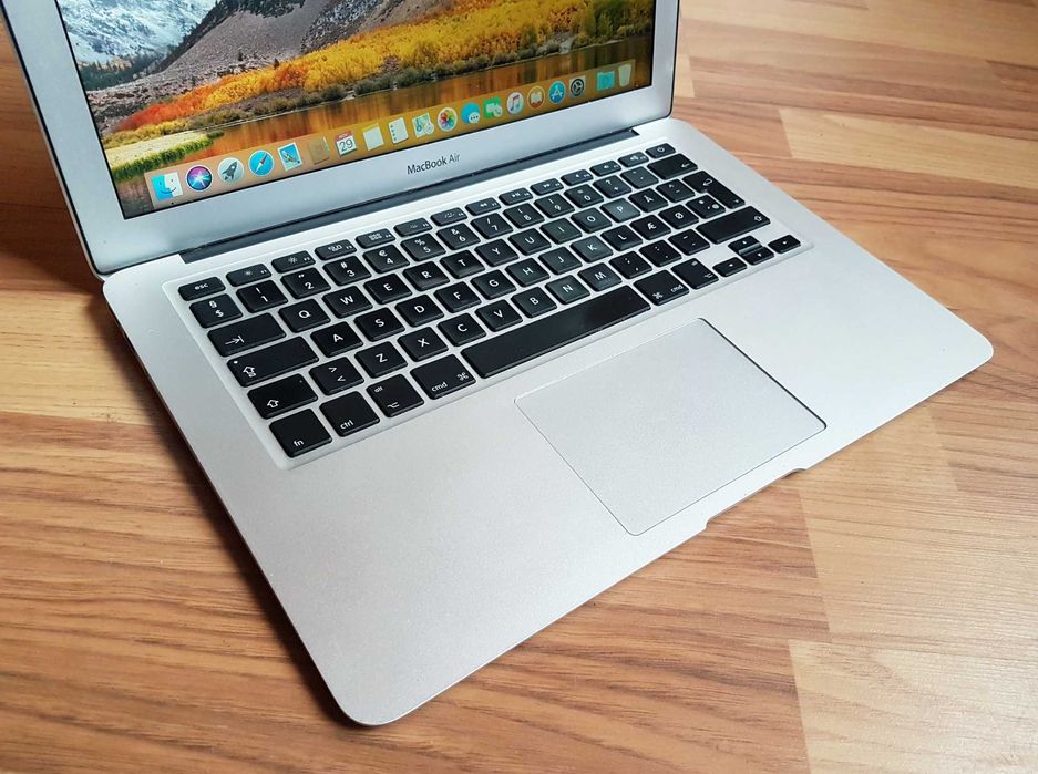 Laptop Apple Macbook Air 13", i5 - 1.80 Ghz, 8 GB RAM, SSD 256 GB