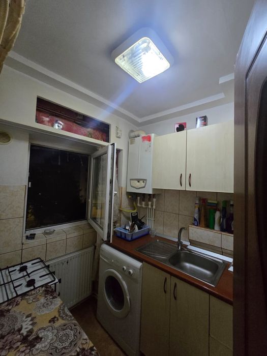 Vand garsoniera zona hcc, etaj 2