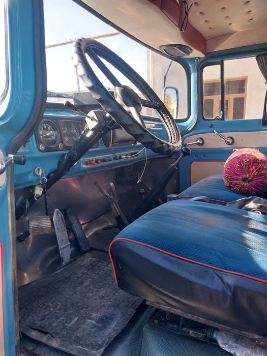 Зил сотилади йили 1990