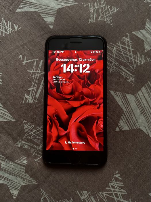 iPhone SE 2020 / 128 ГБ / Черный + чехлы в подарок