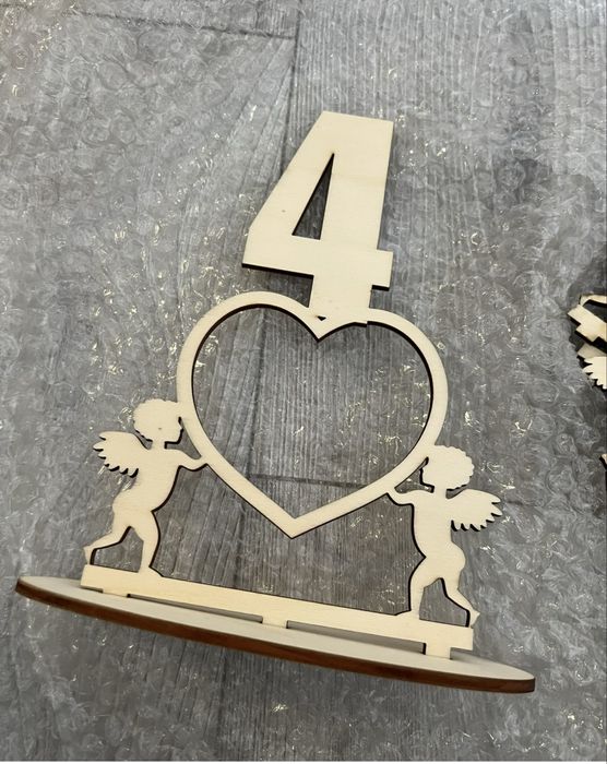 Numere de masa din lemn