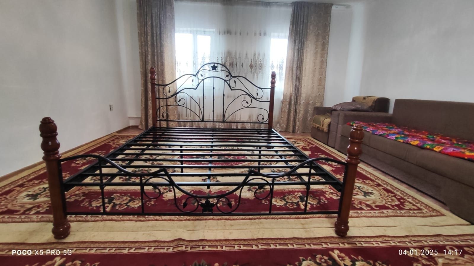 Продается двухспальняя кровать в отличном сосотояние.