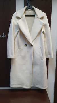 Продаю пальто демисезонное женское