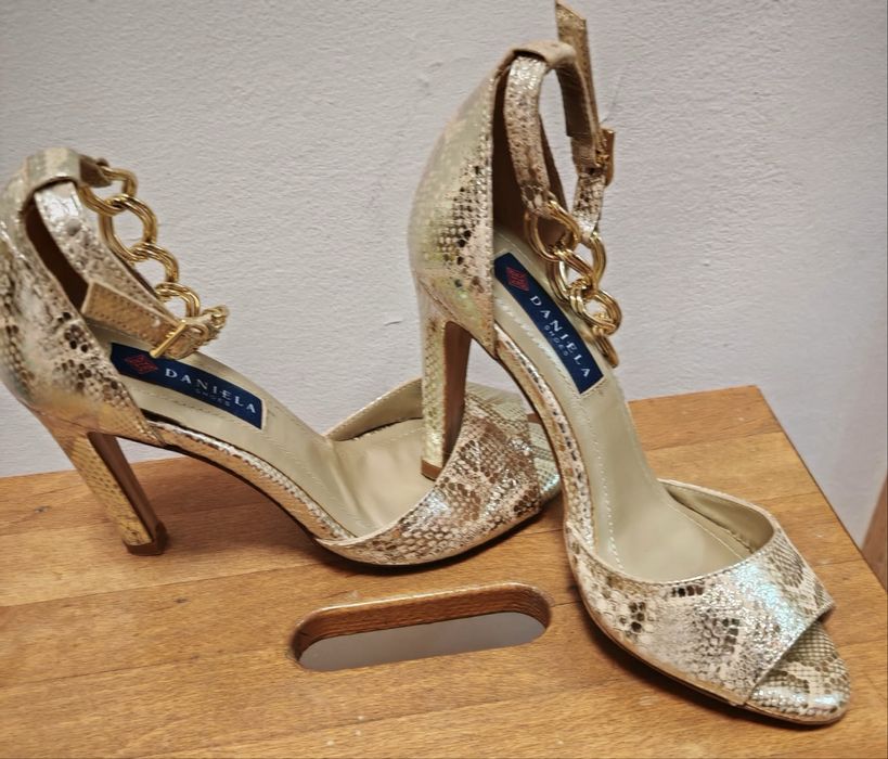 Sandale aurii model “sarpe”
