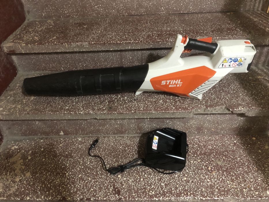 Suflanta pe acumulator Stihl BGA 57