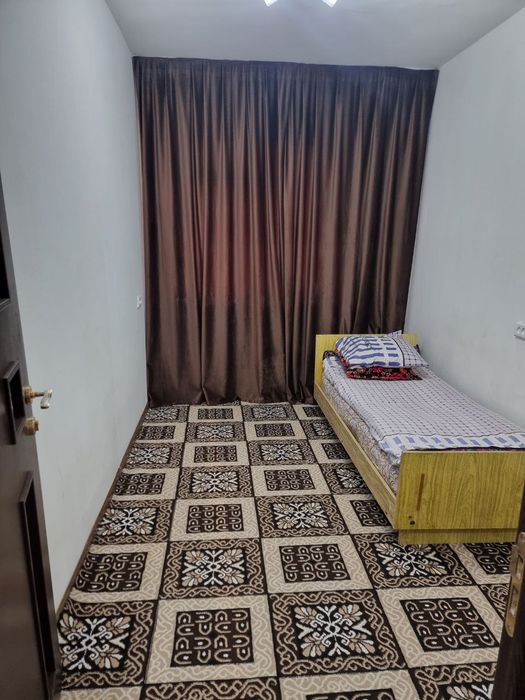 Botkina eski Toshmi yonida Diplomatiya Westminster Ashxabod Park Roʻpa