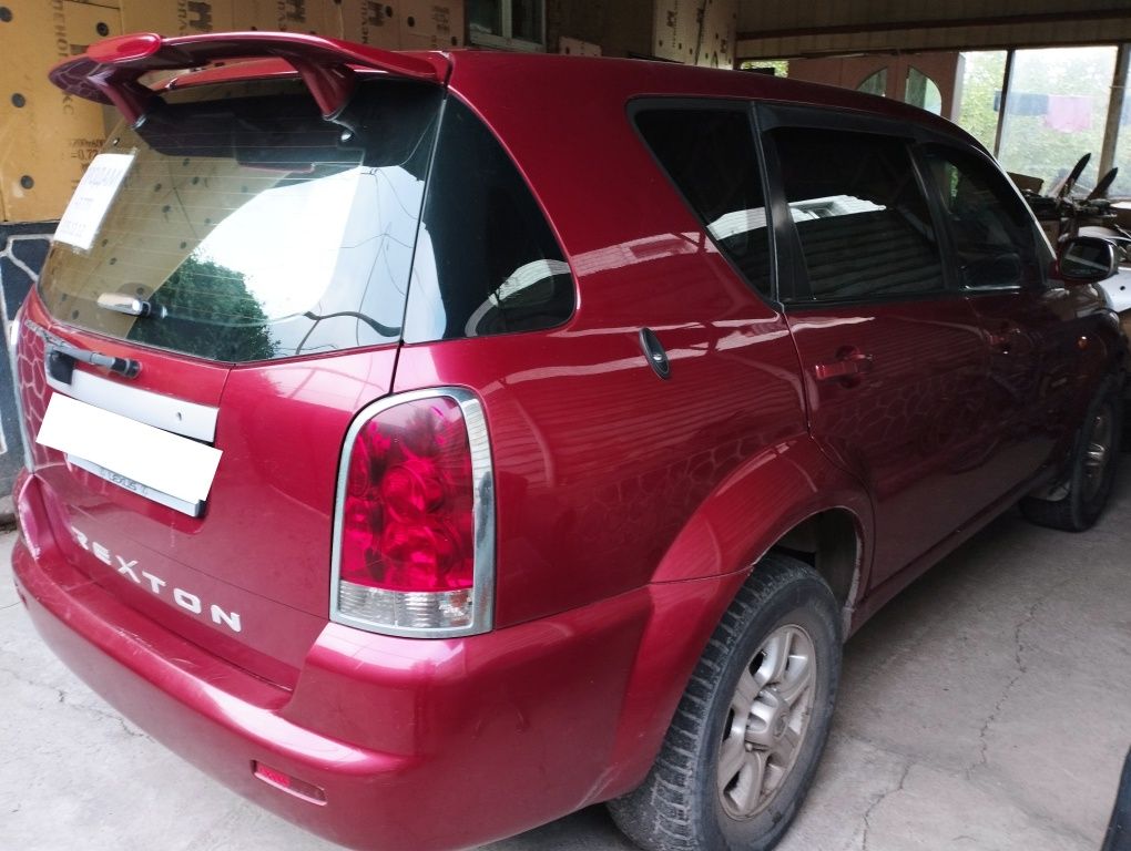 Продам SsangYong Rexton
объём 2.3 л. (бензин), 
КП