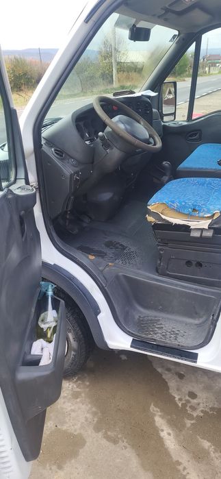 Iveco basculabil pe trei parti