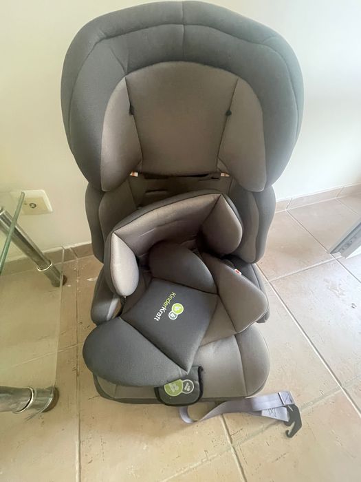 Децко столче за кола