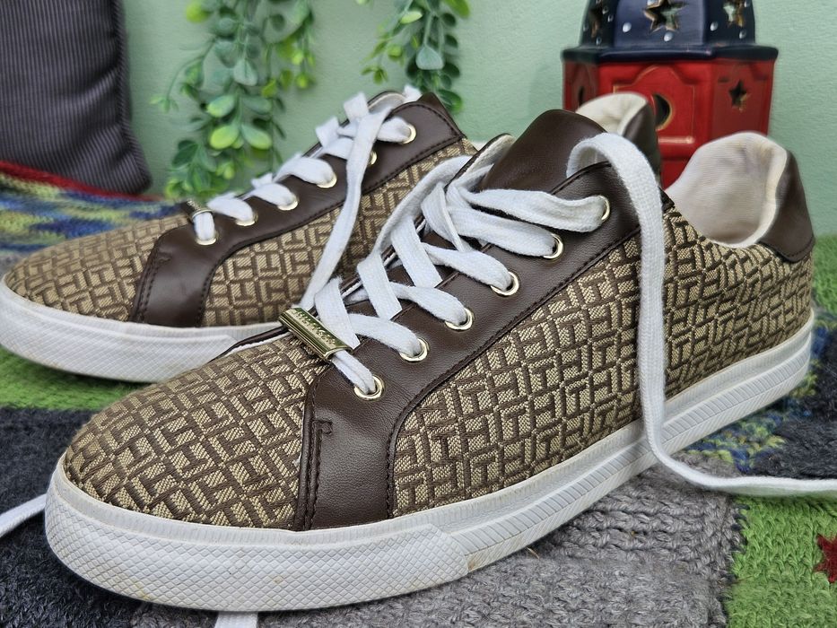 Tommy Hilfiger оригинални кецове N43,5