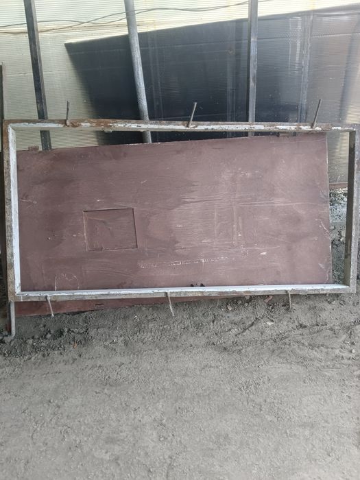 Продам железную дверь