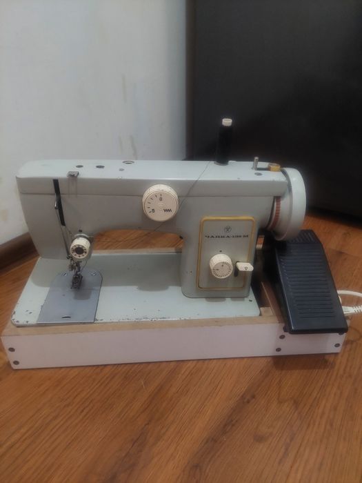 Продаю свою швейную машинку и оверлог  ,рабочие